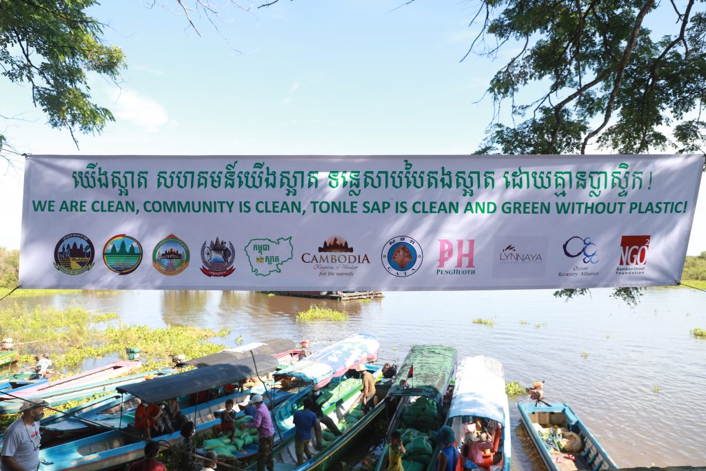Peng Huoth Group Distributes Food to 360 Families Participating in the Collection of Plastic Waste on the Tonle Sap Lake