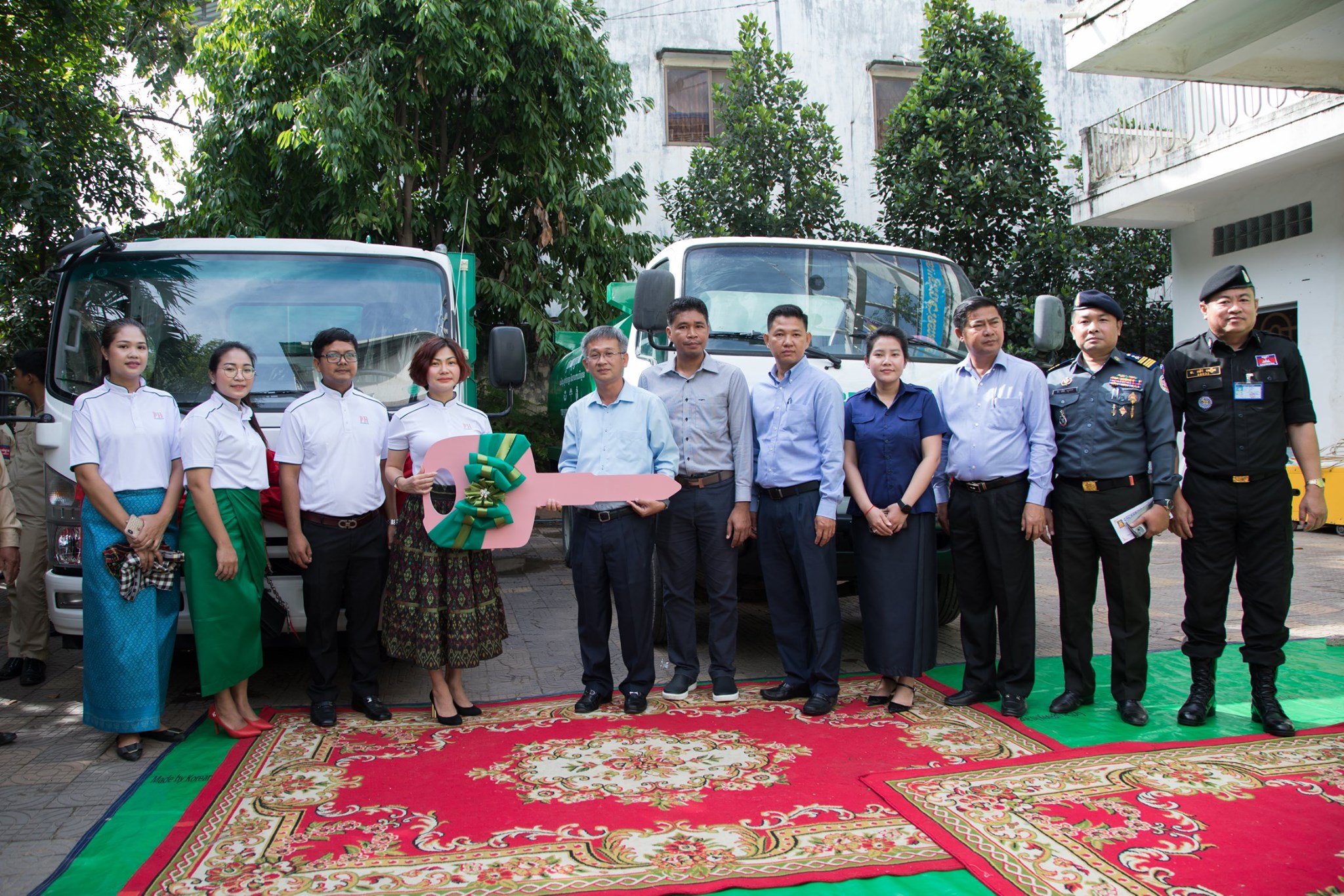 Peng Huoth Group Donated 2 Trucks to Chbar Ampov District Administration and 50 Tons of Rice to Phnom Penh Capital Hall