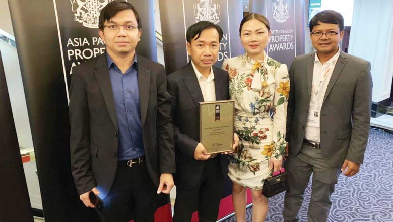 Peng Huoth wins International Property Award in London